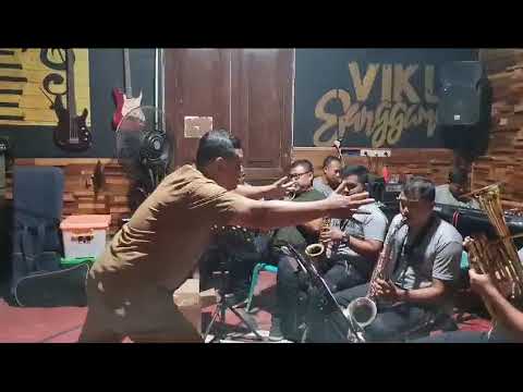 Latihan Brass Band cover lagu " CHRISYE "