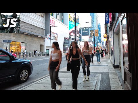 Friday Night in Downtown Toronto Summer Walk  (July 2022)