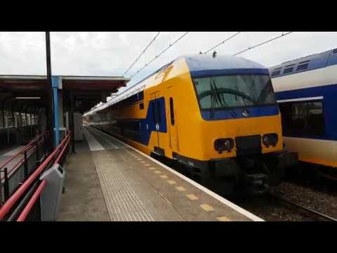 DDZ 7544 vertrekt uit station Almere Buiten