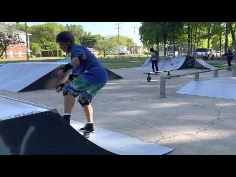 Toe flip on a half pipe freeskating