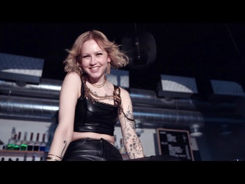 Vilma Jää – Humalahullu (lyriikkavideo)