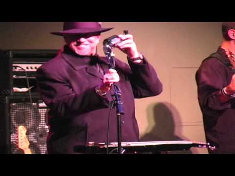 Stacy Mitchhart Band performs Hoochie Coochie Man / Smoke On The Water