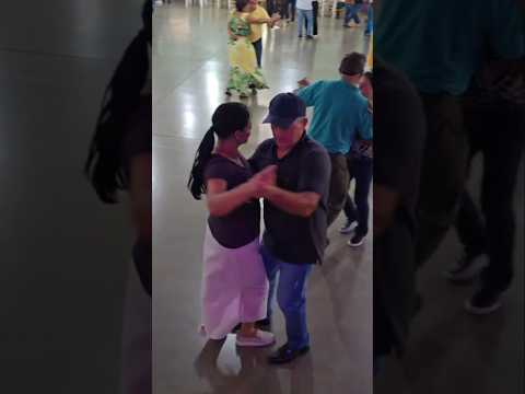 na terceira idade de Coronel Vivida no Paraná.Brasil #shotrs #baile #dancarinos