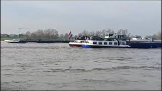Schiffsverkehr auf dem Rhein bei   grietherort 31.2.25