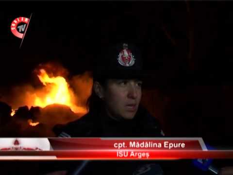 Un depozit de mase plastice din localitatea Lunca Corbului a ars noaptea trecuta.