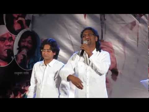 Ajay Gogavale singing Bhajan Bagh Ughaduni daar at music launch of Marathi film Bharatiya
