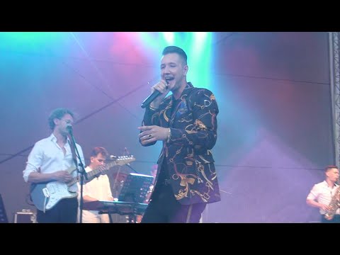 SPEVÁK PETER ŠRÁMEK NA NÁVŠTEVE DOMA