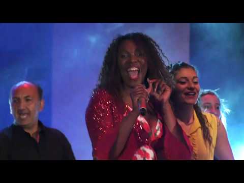 Cecilia Gayle canta "El Pam Pam"