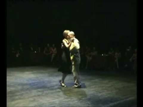  Tiziana Salafi  and  Ricardo Viqueira  are  dancing  to  the  tango  "  La Trilla  "