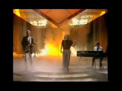Genesis - Throwing it all away (TV)