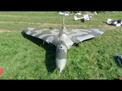 ② LARGE SCALE RC AVRO VULCAN & LANCASTER HERITAGE FLIGHT AT LMA MUCH MARCLE - 2014