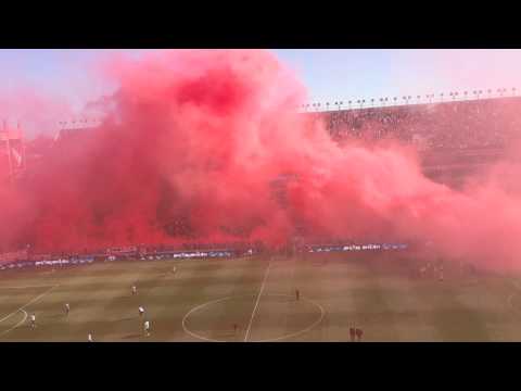 "Independiente 3-0 Racing Fecha 24 Recibimiento (2015)" Barra: La Barra del Rojo • Club: Independiente