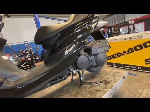 Oil change Yamaha SMAX  150