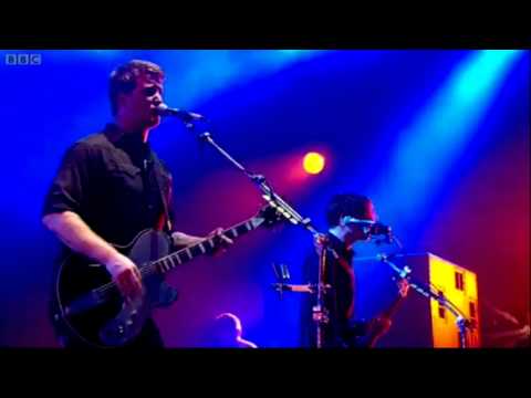 Queens Of The Stone Age - Burn The Witch (Glastonbury 2011) HD