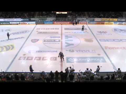 Tappara - Ilves (27.02.2013) Alexander Ruuttu huitaisee Pekka Saravoa käsille