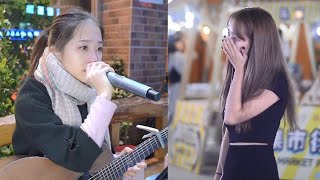 Download lagu 到底遇到了多少渣男，才会在大马路上边唱边哭！声音一出感觉天都要塌了！ mp3