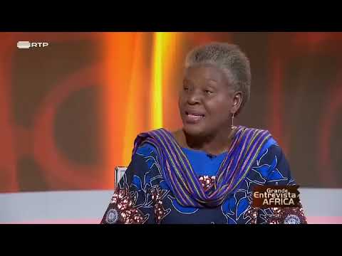 Grande Entrevista da Escritora Mocambicana Paulina Chiziana a RTP África
