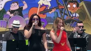 Ashley Tisdale &amp; Olivia Olson sing Busted Phineas and Ferb Premiere