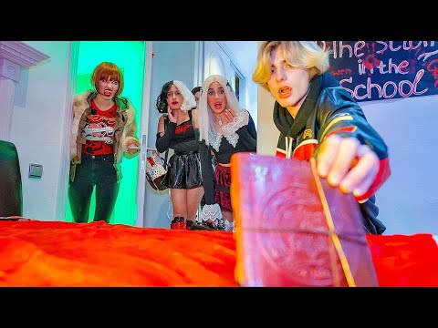 ФЛОРИДА VS ГВЕН! ⚔️ Неуспешан покушај КРАЂЕ личног дневника! ДЕВОЈКА ВАМПИР открива тајну Ванесе