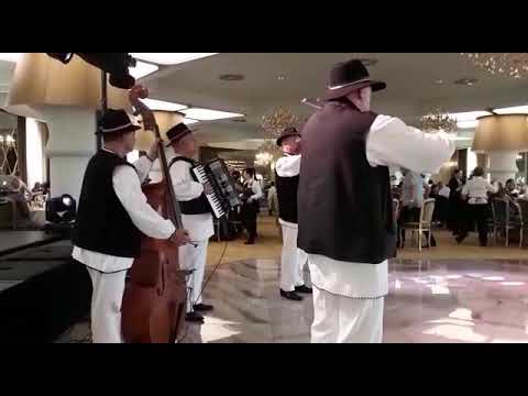 Grupul instrumental Crai Nou din Alba iulia la un eveniment frumos in loc.Zalau