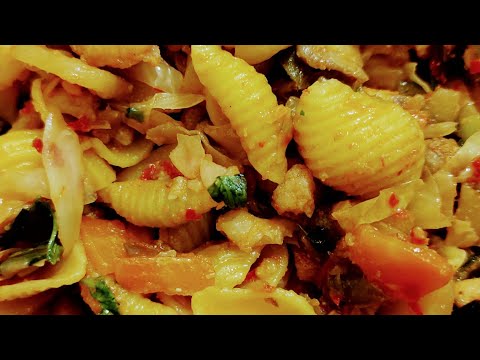 চিকেন ও সবজি দিয়ে মজাদার কুলসন পাস্তা। Kulson pasta with chicken and vegetables.