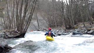 preview picture of video 'Kayaking @ Upper Sarantaporos. Put in.'