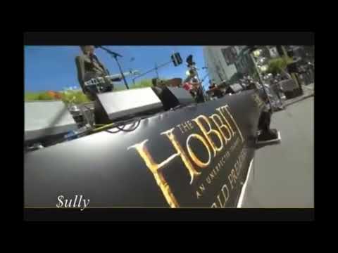 Neil Finn - Song Of The Lonely Mountain Live 2012 (The Hobbit)