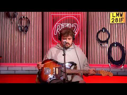 St Graal interprète "Je t'emmènerai" dans #LeDriveRTL2 (12/12/24)