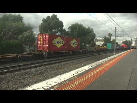 NR57 NR4 on Freight at Middle Footscray