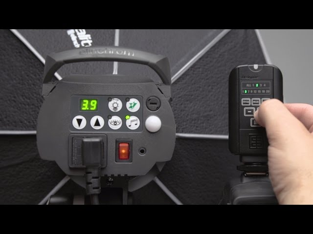 Vídeo relacionado con Elinchrom EL20839.2 - Equipo Completo Flash Estudio D-Lite RX 4/4 Softbox, Negro