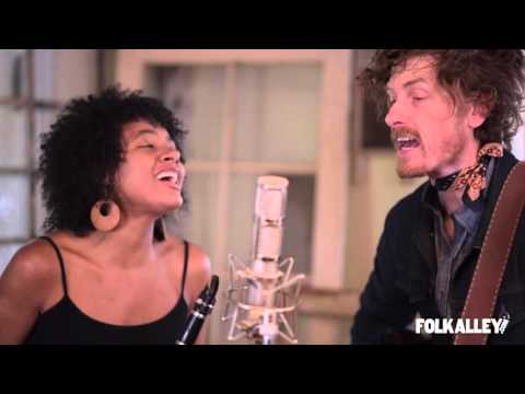 Folk Alley Sessions: Birds of Chicago - "Remember Wild Horses"