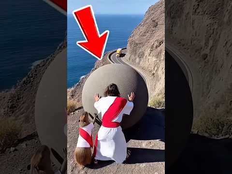 Jesús Empujó La Roca Gigante A La Camioneta De Ángela 🙀 #comedia