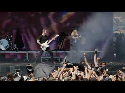 Underoath performing Damn Excuses at Vans Warped Tour in Long Beach in 2026