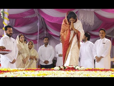 लोकनेते विलासरावांना हजारोजणांचे अभिवादन