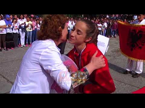 Lushnje, feste per 13-vjecaren qe fitoi medalje ari | ABC News Albania