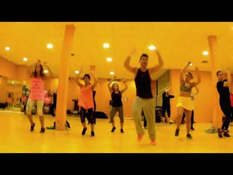 Famalay - Travis World Road Mix Zumba Choreo