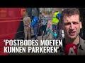 Pakketbezorger door handhavers in de boeien geslagen