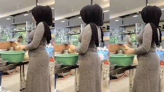Download lagu Bunda jilbab cantik penghuni warung makan masak sayur kentang mp3