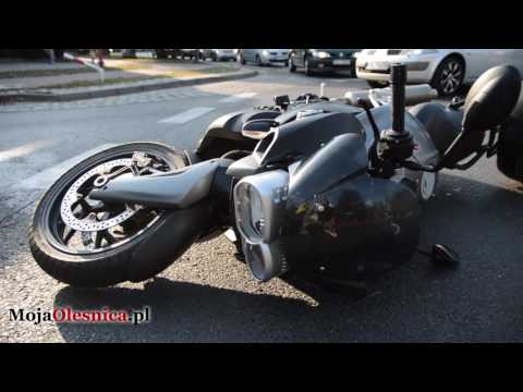 7.09.2016 Oleśnica - zderzenie renault z motocyklem bmw