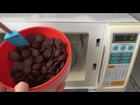 Melting Dark Chocolate in the Microwave without Tempering it