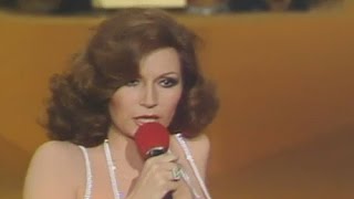 Rocío Jurado interpreta «A que no te vas» (1976)