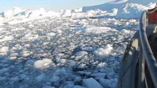 preview picture of video 'Midnight Ice Cruising on Disko Bay'