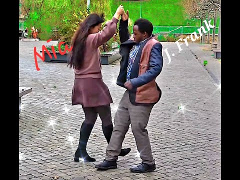 Padri Jean François Uwimana ft Mary - Kuva kera