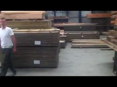 Tuinhout schermen schuttingen palen http://www.vanbaal-herveld.nl.MOV gebruikte bouwmateriaal