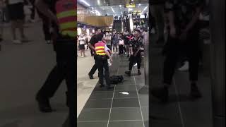 [討論] 請問女生廁所遇到外表是男生的T 怎辦？