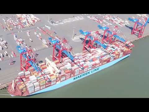 Jadeweserport mit der Manchester Maersk