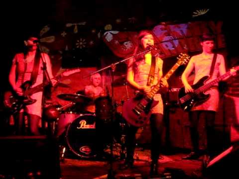 CHERRY OVERDRIVE - LEAVE MY TOWN (live at Bassy 13.03.2009)
