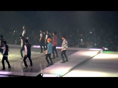 [FANCAM] 140622 SHINee World 3 in Jakarta - Hitchhiking