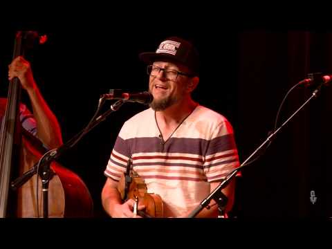 The Infamous Stringdusters - Somewhere In Between (Live on eTown)