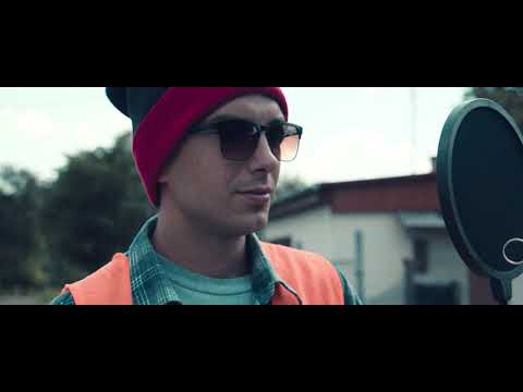 BÍ - MINDEN (Official Music Video)